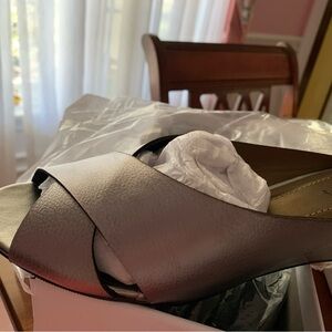 Norm Thompson Women's Sandals in Silver Gray